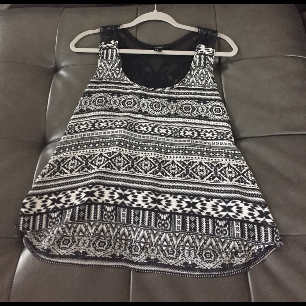 Black and white print tank