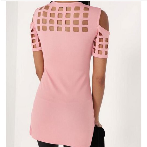 ๐ฅNEW๐ฅCOLD SHOULDER PINK TOP๐๐๐๐๐๐ - Picture 2 of 3