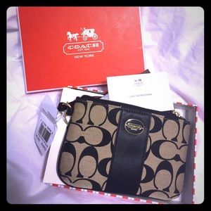 Coach Wristlet (Khaki&Black)