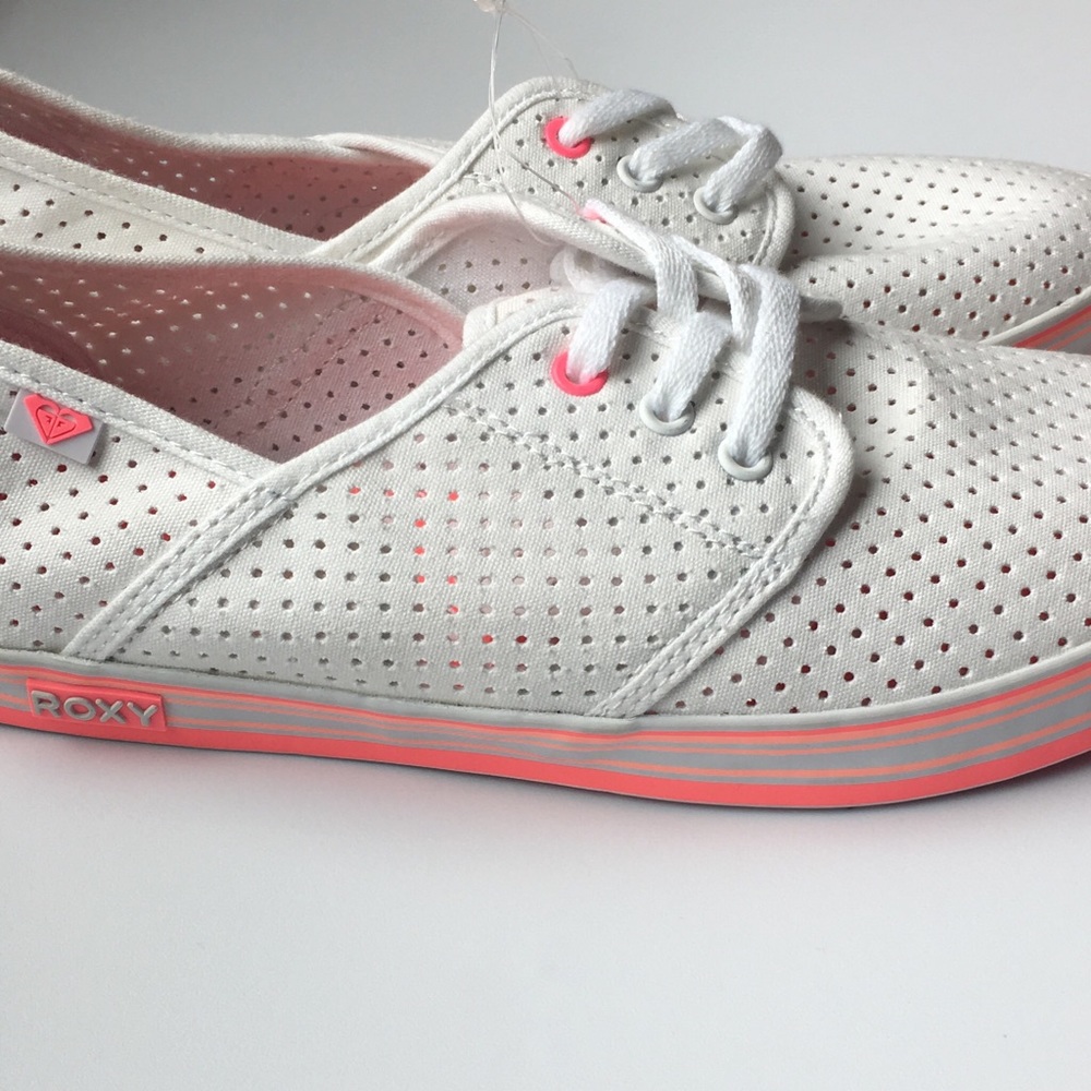NWOT White Roxy Sneakers!