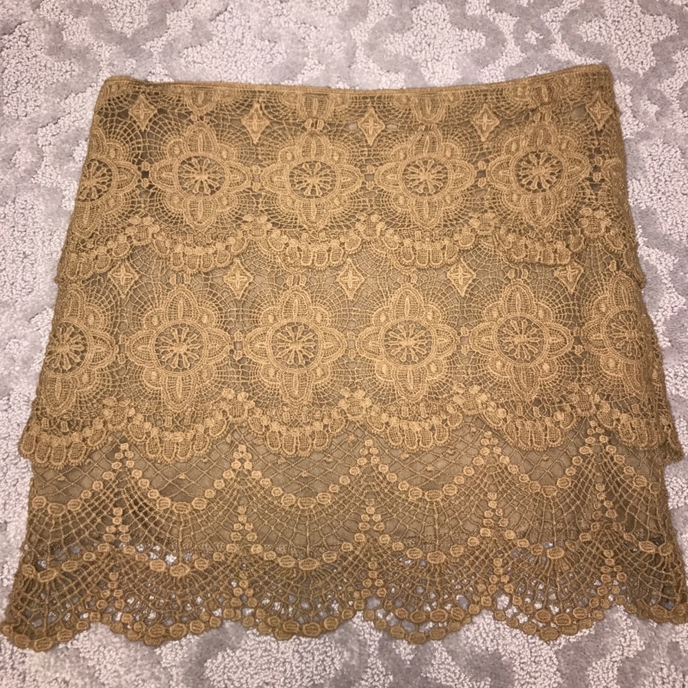 Lace skirt