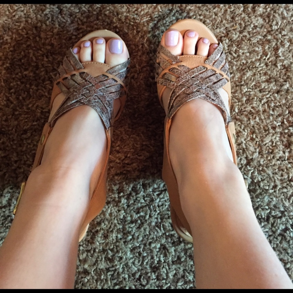 Steve Madden Turnpyke nude wedges