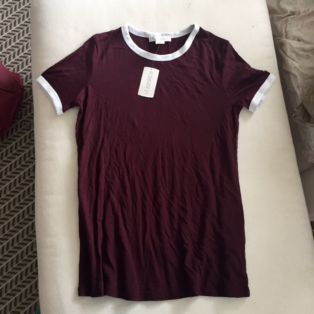 Short sleeve maroon tee with white trim