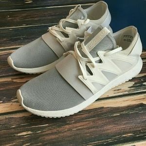 Women's Adidas sz.9 - make offer!