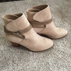 New tan booties