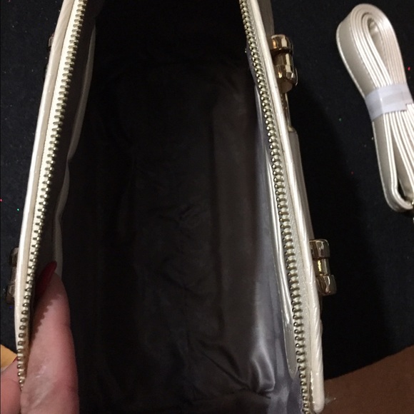 Handbag - Picture 4 of 5