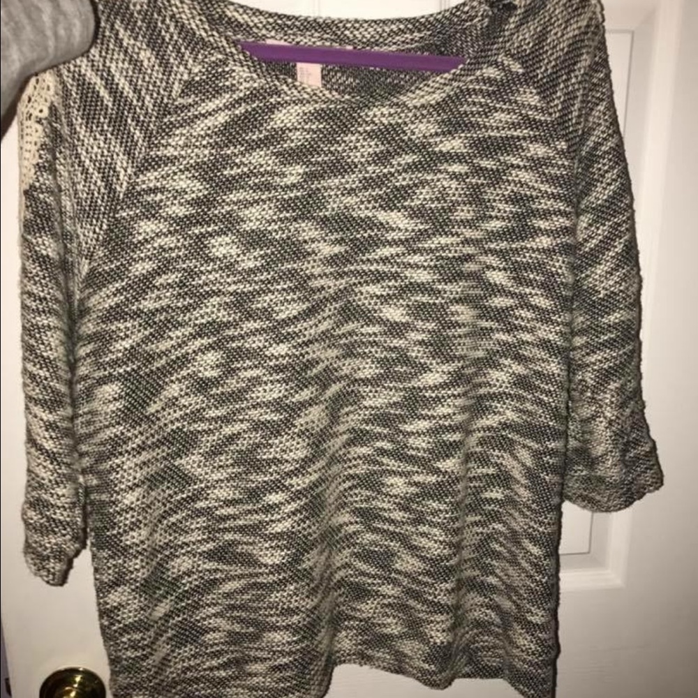 3/4 sleeve sweater size L
