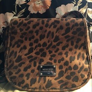 Michael Kors Leather Cross body (LEOPARD PRINT)
