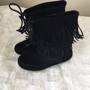 Minnetonka Dawson Double Fringe Black Boot