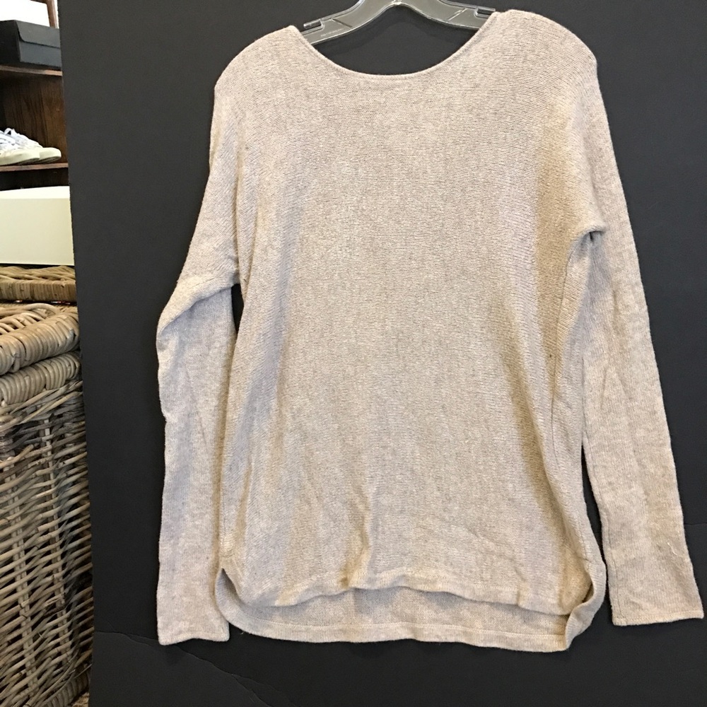 Mid length thin sweater