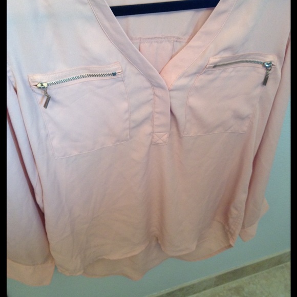 Beautiful light peach shirt - Picture 3 of 3