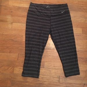 Large Nike Dr-Fit Capri Pant
