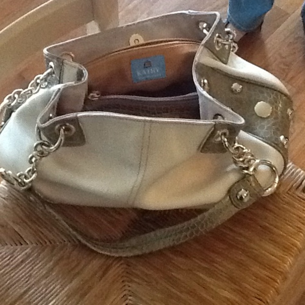 Handbag - Picture 2 of 3