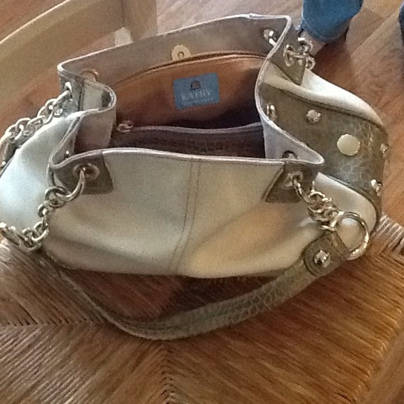 Handbag - Picture 2 of 3