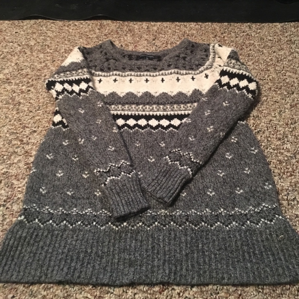 American Eagle Sweater