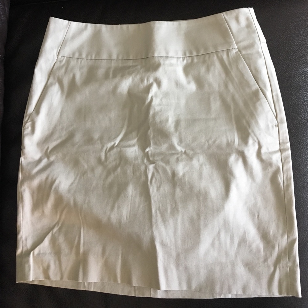 NWOT Ann Taylor Khaki Skirt 2 Petite