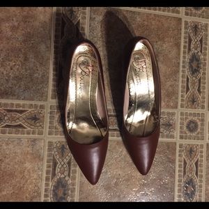 Brown dress pump, size 12