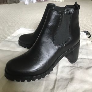 Prune, Size 8 or 38, Black Boots