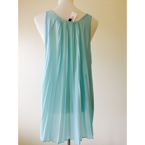 BANANA REPUBLIC MIXED-MEDIA PLEAT BACK TANK TOP - Picture 3 of 5