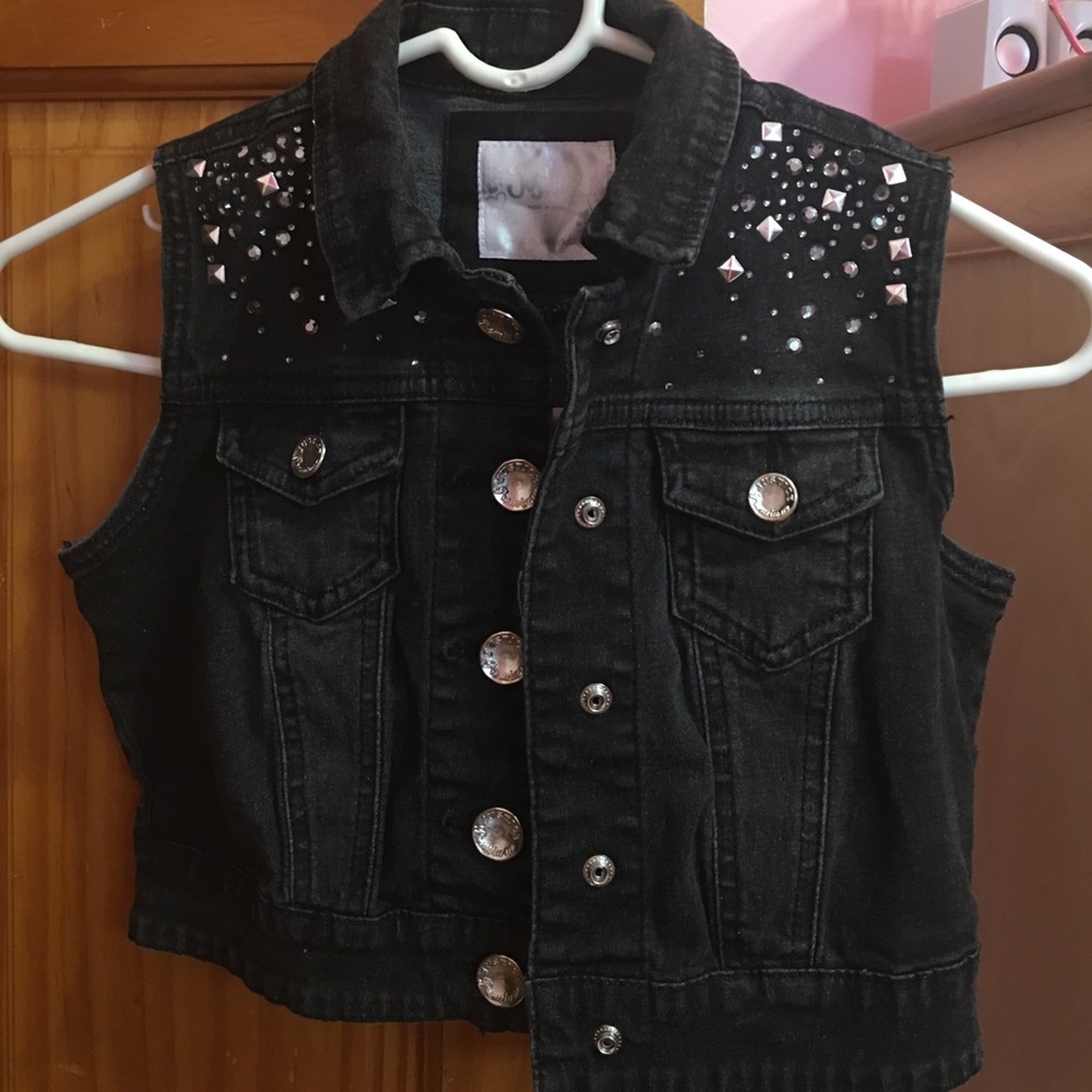 Justice jean vest