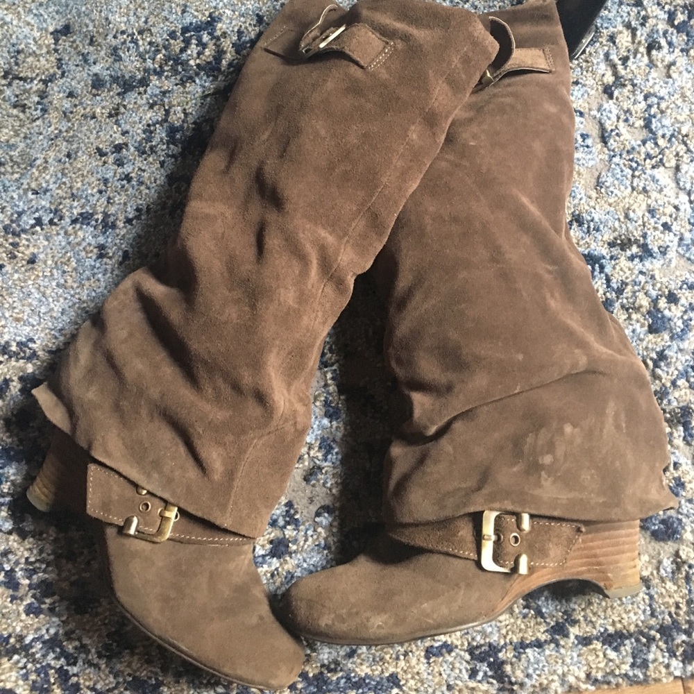 Wedge brown suede boots