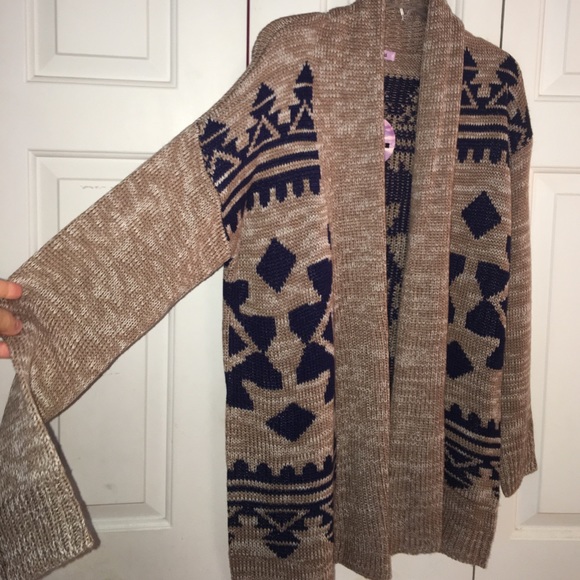 Aztec pattern cardigan - Picture 3 of 3