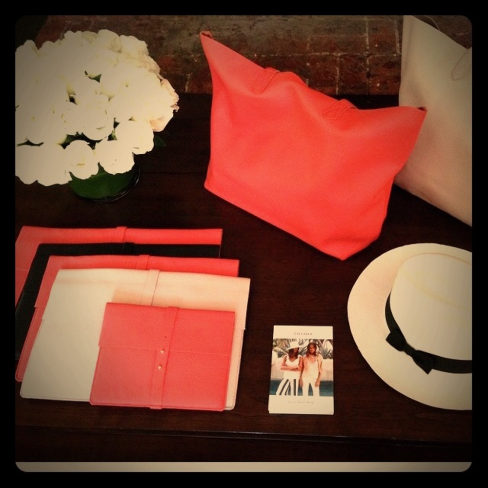 NYC gal with Fashionable Finds waiting for you💕