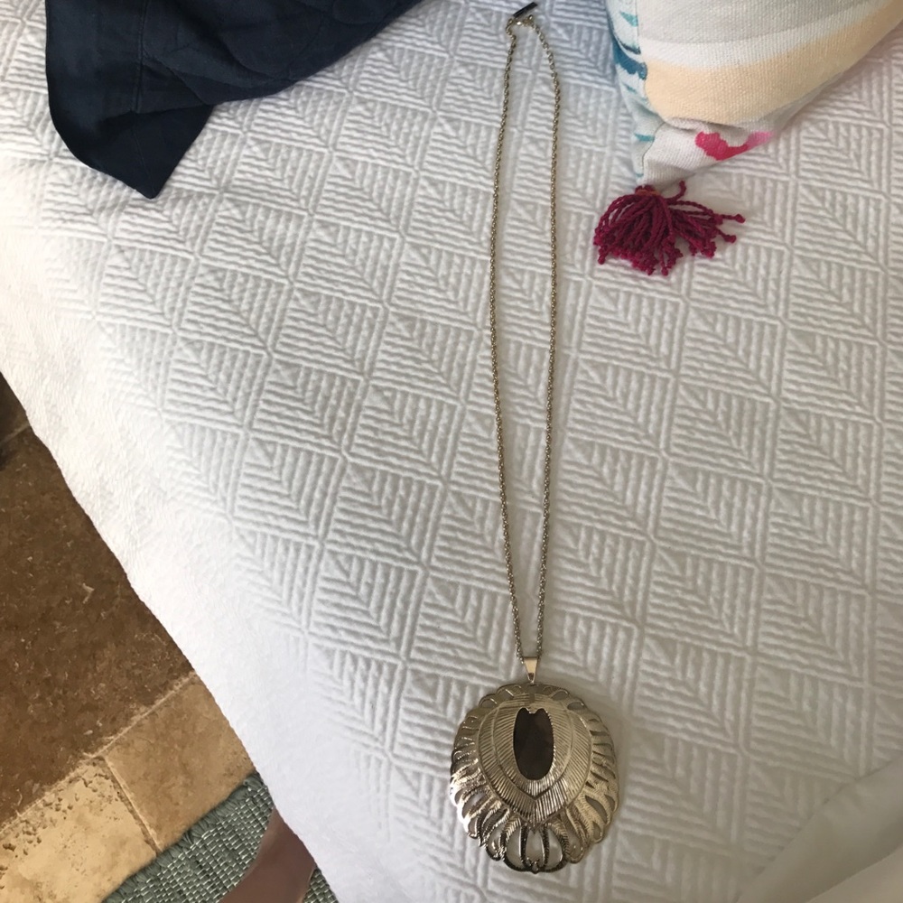 Kendra Scott necklace.