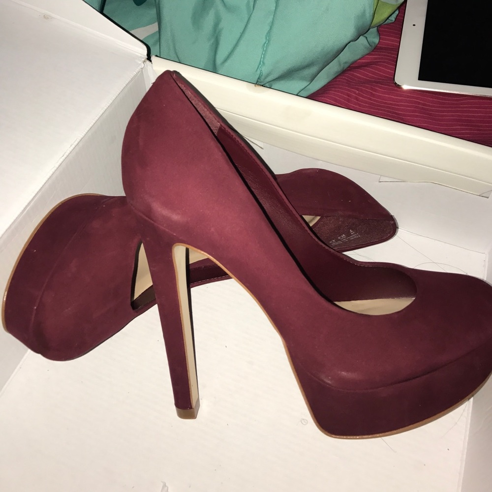 Wine 🍷 colored high heels