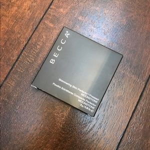 BECCA MOONSTONE HIGHLIGHTER