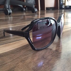 Black frame oversized sunglasses