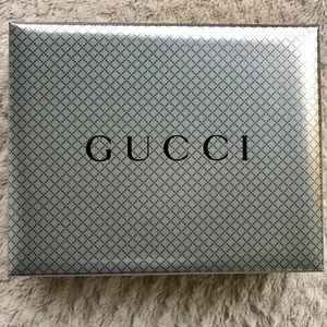 Gucci box (empty).