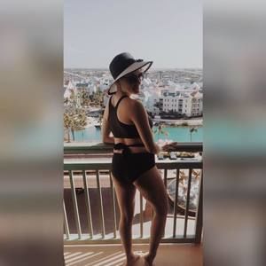 Meet your Posher, Caroline