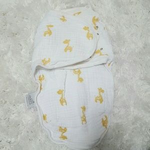 Aden + Anais easy swaddle - small - giraffes