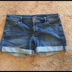 Medium wash shorts