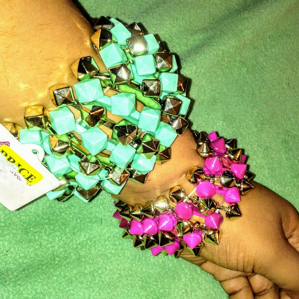 2 bracelets - Picture 2 of 3