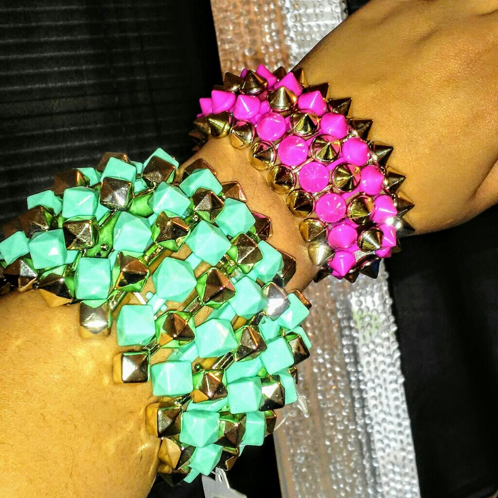 2 bracelets - Picture 3 of 3
