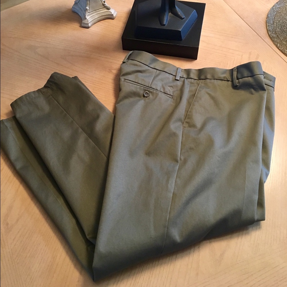 MEN'S DOCKERS NWOT ARMY GREEN