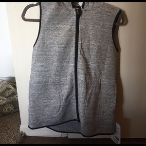 Lulu lemon in sculpt vest size 6