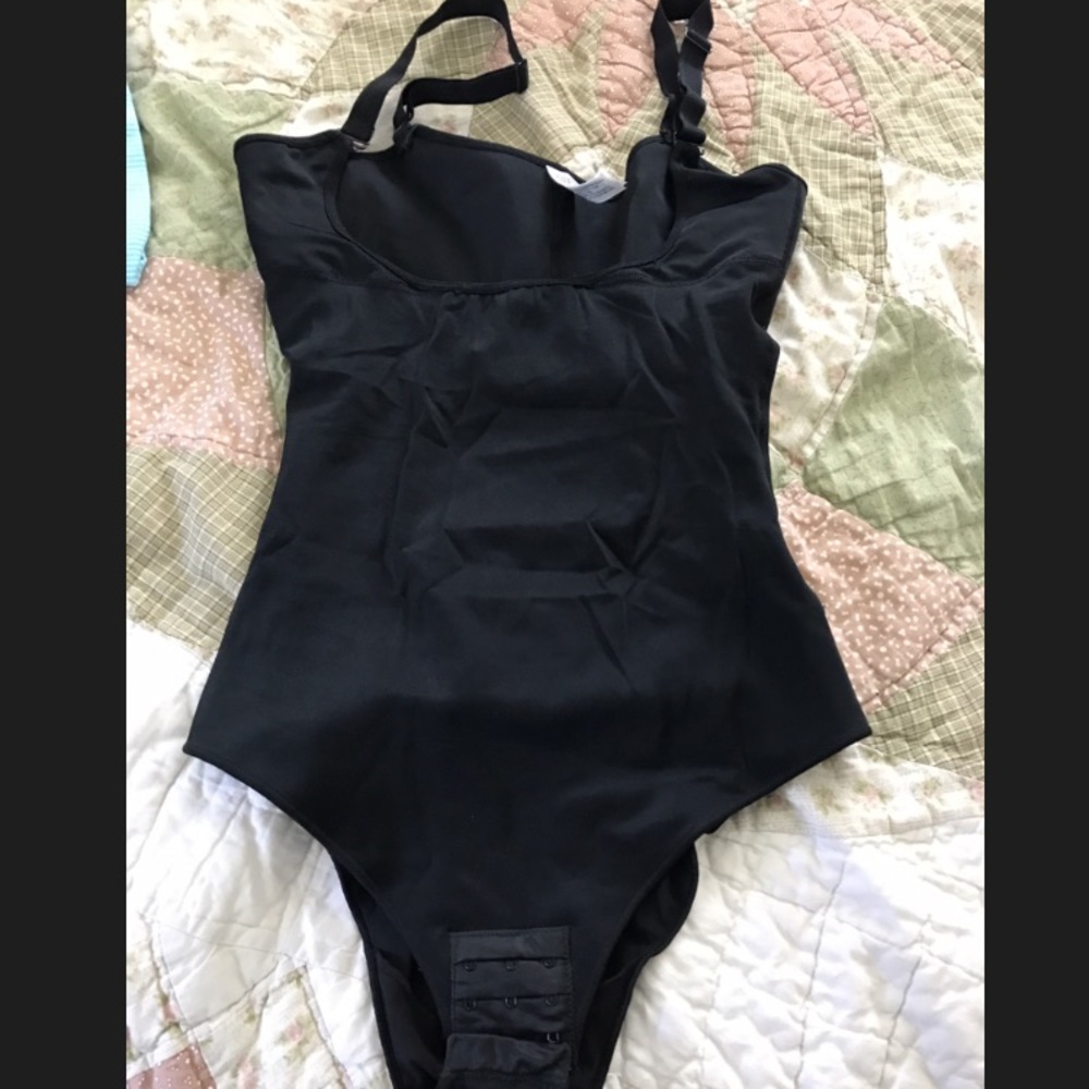 Undetectable body shaper