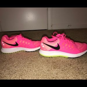 NIKE- Zoom Pegasus 31 Running Shoes