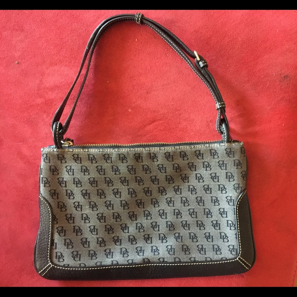 Small Dooney & Bourke purse