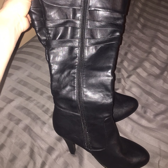Cute leather heeled boots! - Picture 2 of 4
