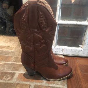 Very Volatile brand cowboy boots *never worn*