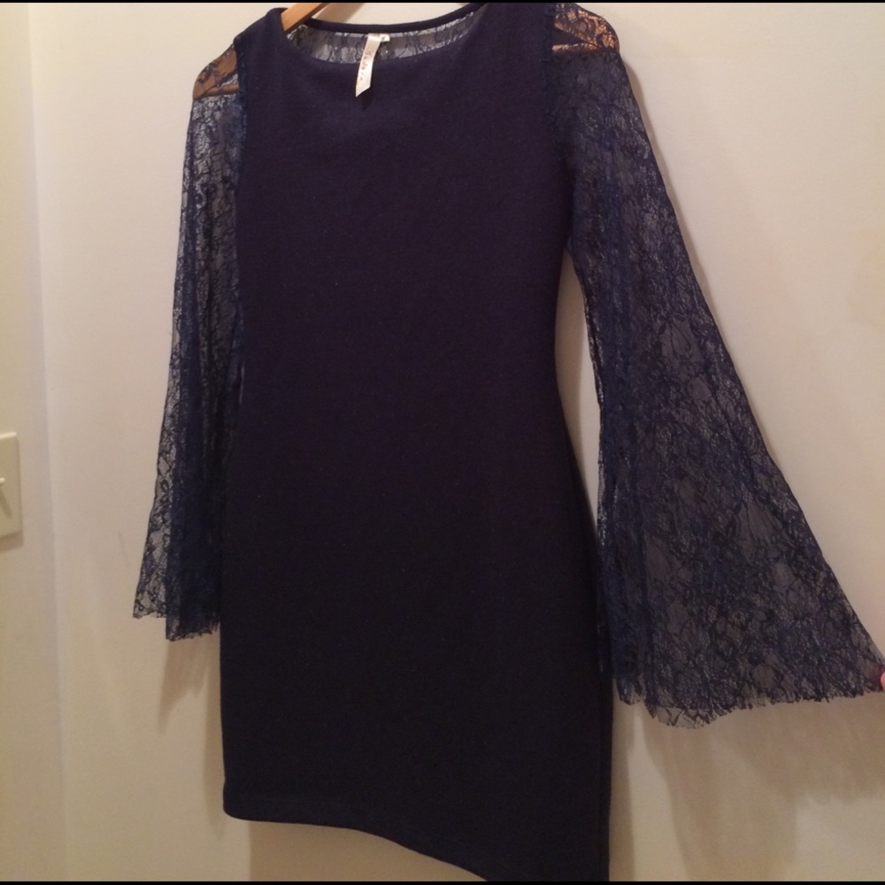 Navy S dress by andrée with keyhole back