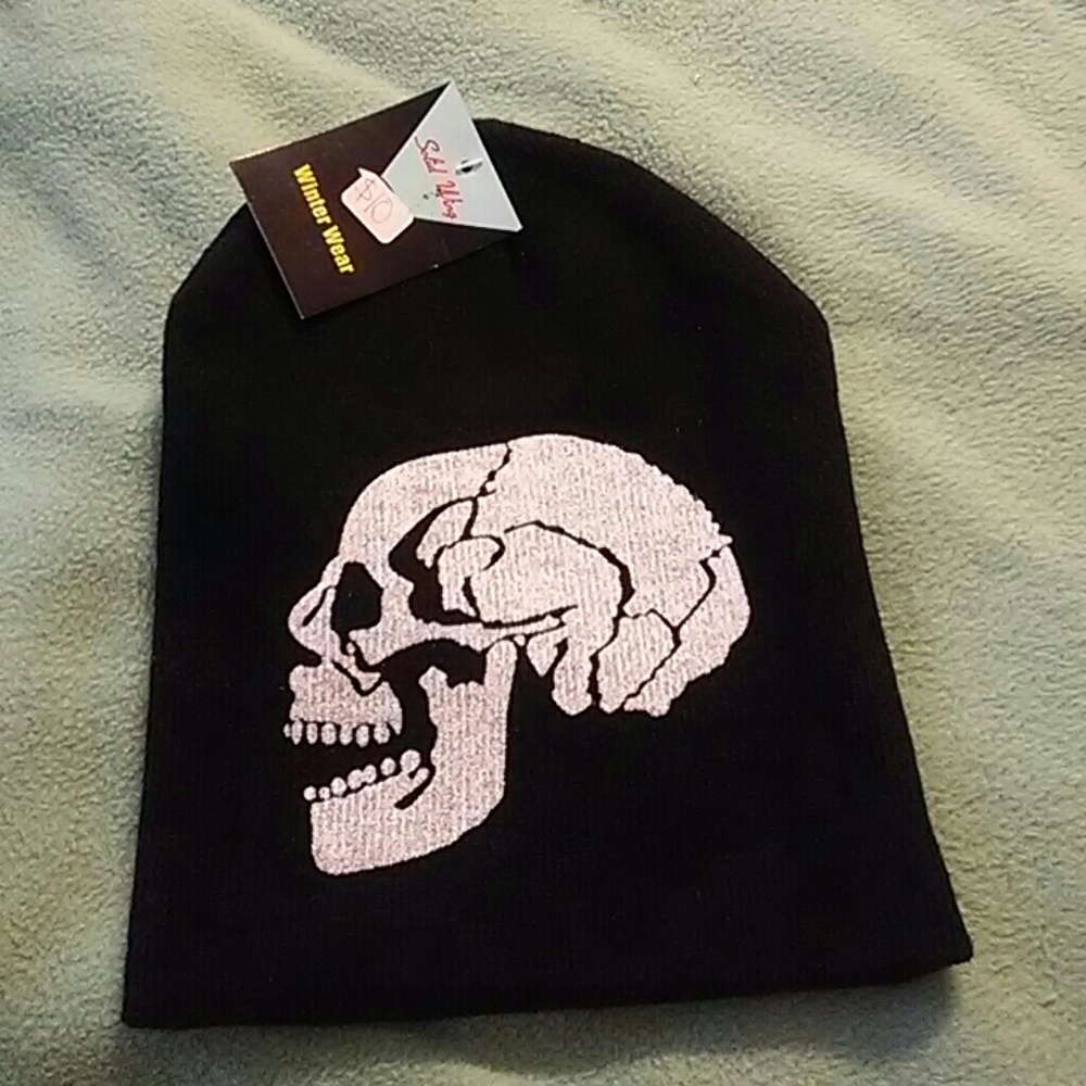 Black skull hat