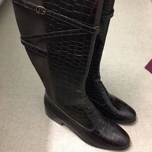 Brown crocodile detail boots