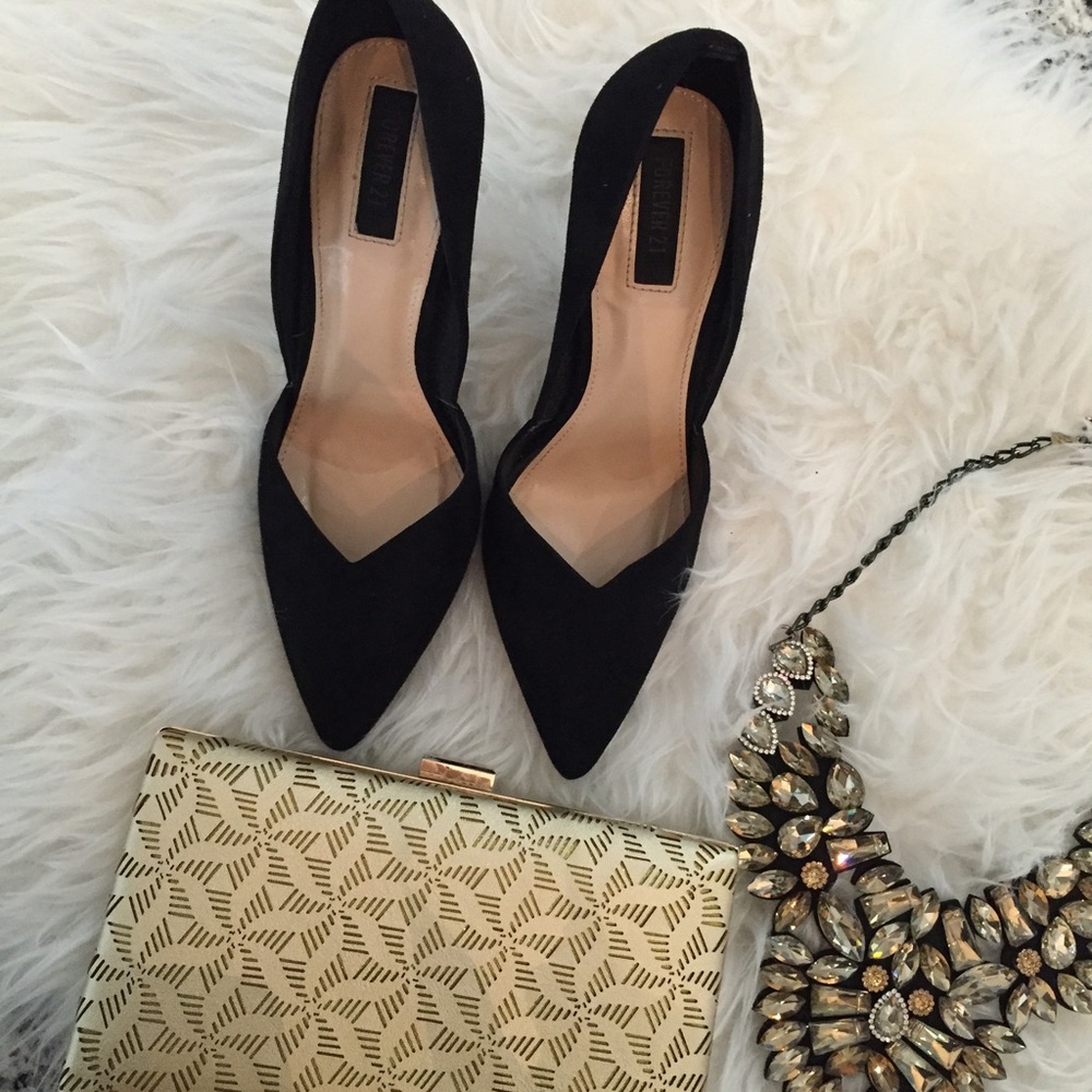 Gorgeous black pumps