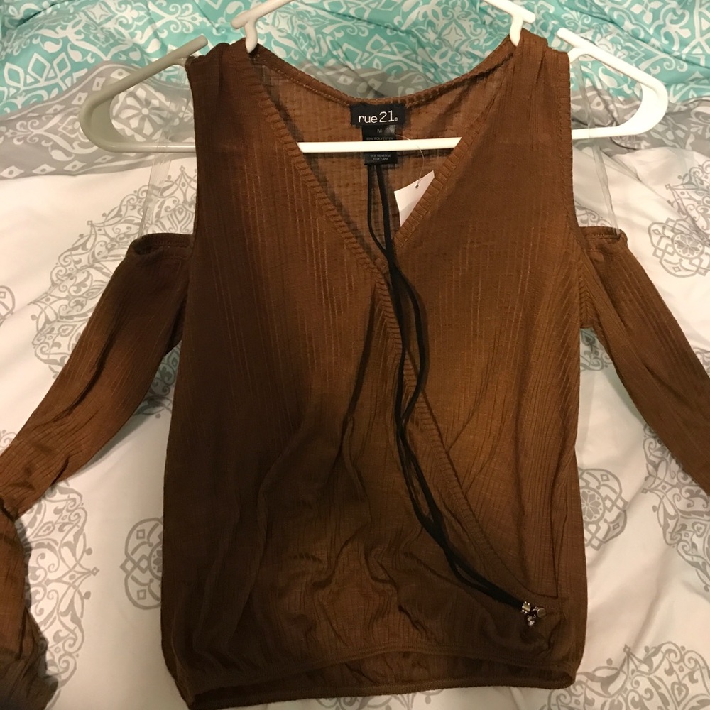 Rue 21 BRAND NEW. Shoulders cut out.🌴☀️
