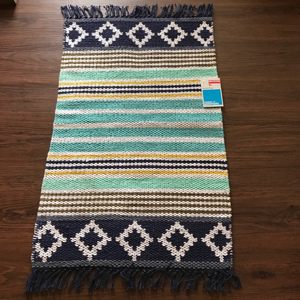 Mustard, mint, olive and navy accent rug!